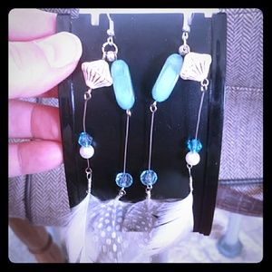 Blue dangle genuine feather eareings.